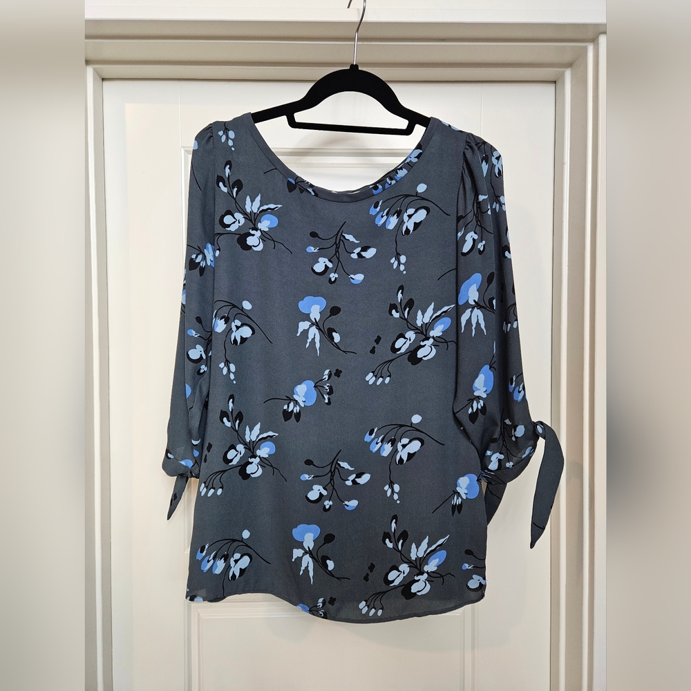Loft Medium Gray & Blue 3/4 Sleeves